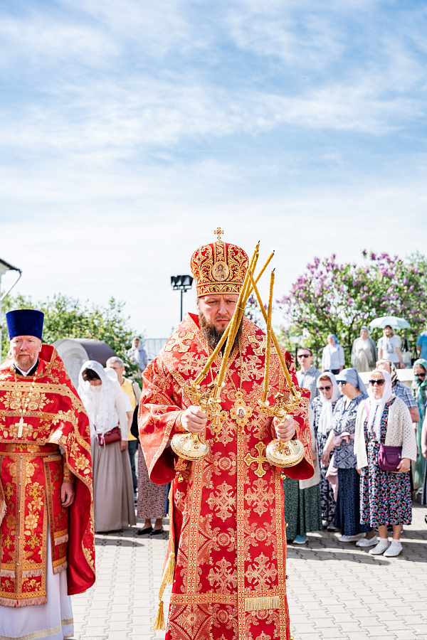 Божественная литургия во Введенском Владычнем монастыре города Серпухова
